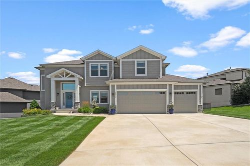 2312 Sw Morris Dr, Lee's Summit, MO, 64082-4193 | Card Image