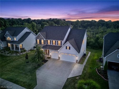 7941 Megan Meadow Dr, Hudson, OH, 44236-4536 | Card Image