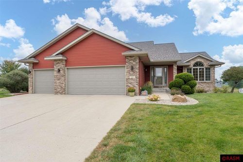 320 Grovebrook Ct, Mankato, MN, 56001-5499 | Card Image