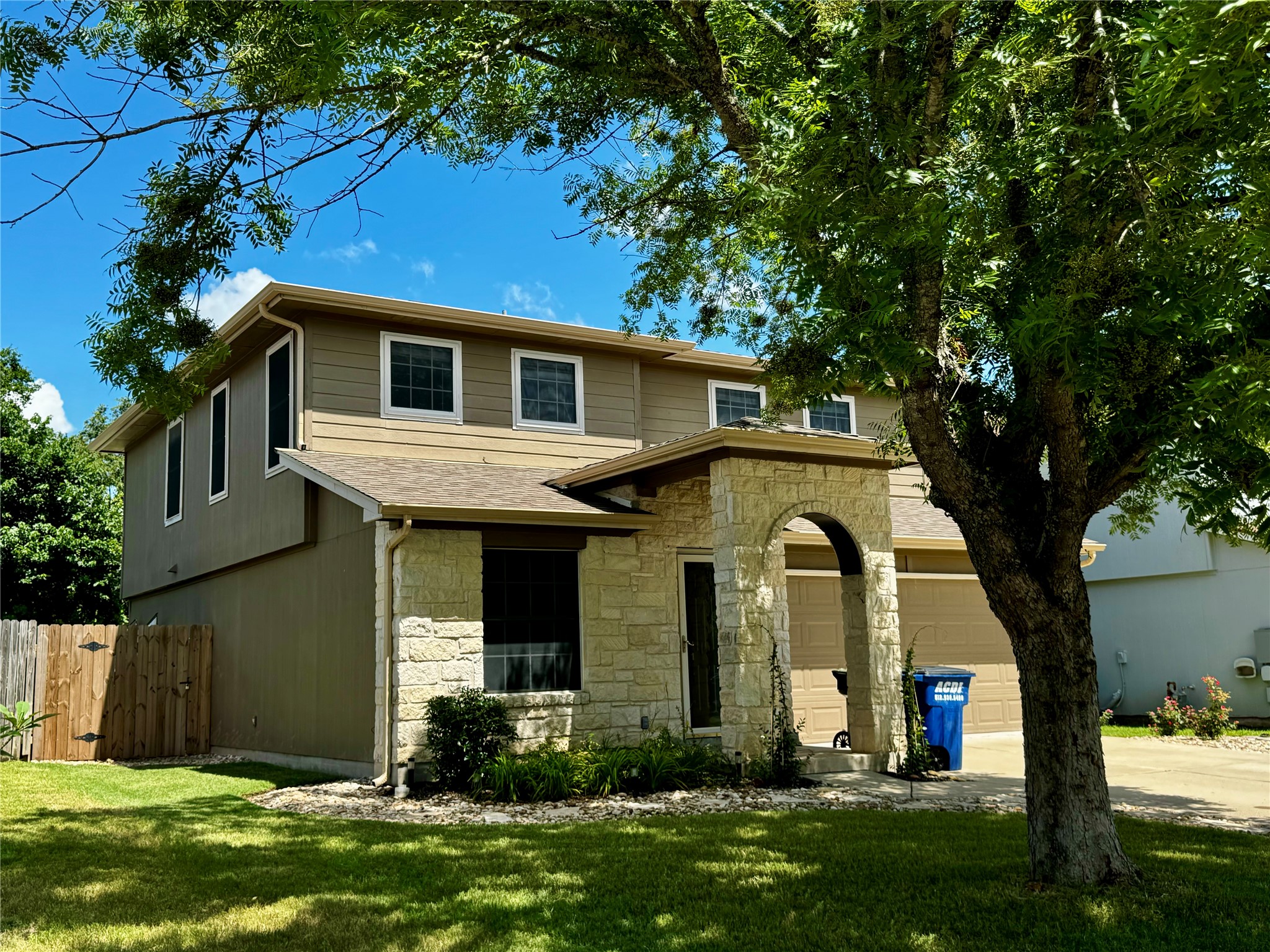 Matthew Dr, Hutto, TX 78634