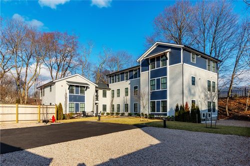 101-32 Exchange St, East Greenwich, RI, 02818-3904 | Card Image