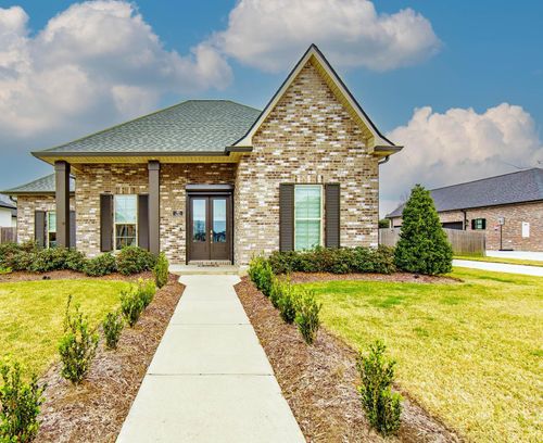 389 Tulip Dr, Houma, LA, 70360-7377 | Card Image