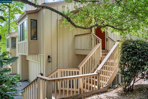 28 Curlew Way, Novato, CA, 94949-6614 | Card Image
