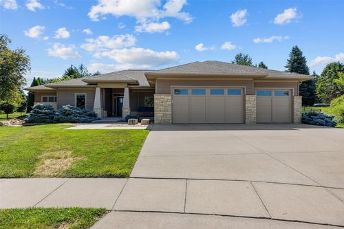 61 Quail Valley Ct, Iowa City, IA, 52246-8705 | Card Image