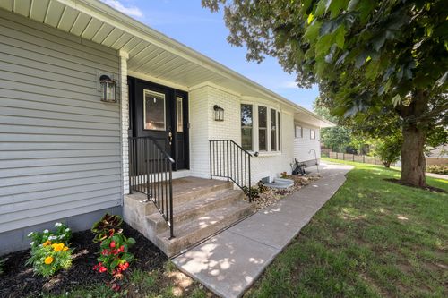 3515 Moencks Rd, Bettendorf, IA, 52722-5609 | Card Image