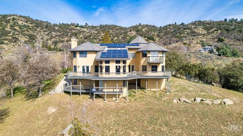 24050 Jacaranda Dr, Tehachapi, CA, 93561-7045 | Card Image