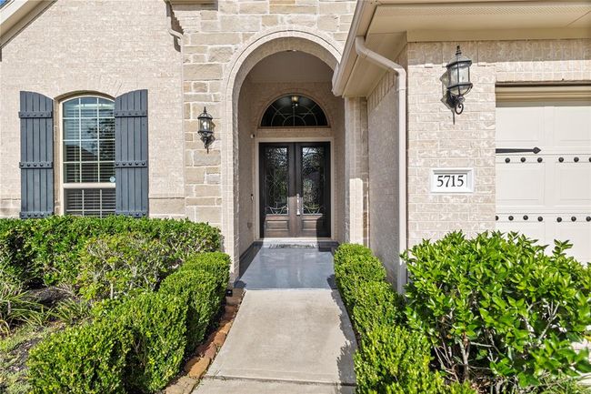 5715 Caper Shores Ln, House other with 5 bedrooms, 4 bathrooms and 2 parking in Sugar Land TX | Image 11