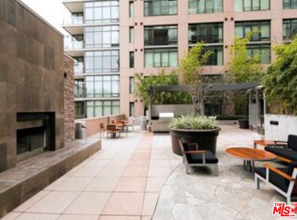 Residential Lease in Los Angeles 2