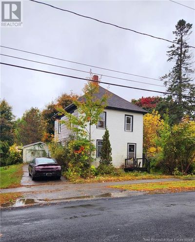 21 Queen St E, House other with 3 bedrooms, 1 bathrooms and null parking in Saint Stephen NB | Image 1