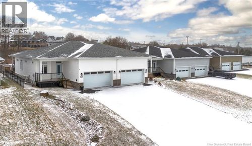 618 Sea St, Saint John, NB, E2M2N4 | Card Image