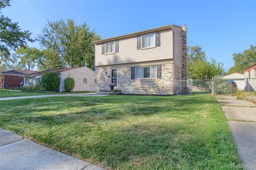 11765 Cavell St, Livonia, MI, 48150-2301 | Card Image