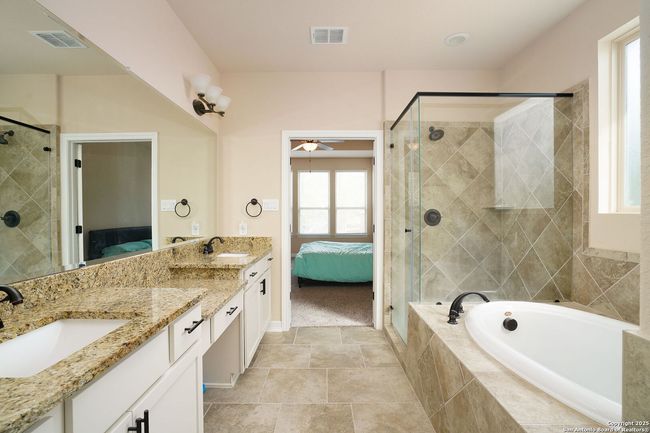 228 Comanche Trl, House other with 4 bedrooms, 3 bathrooms and null parking in Cibolo TX | Image 19