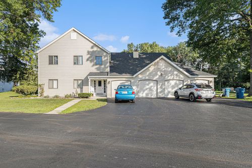 2023 Hawthorne Ln, Chesterton, IN, 46304 | Card Image