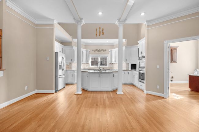 Breakfast room open floor plan | Image 25