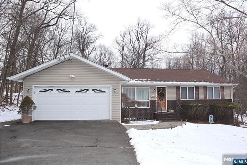 97 Squaw Brook Rd, North Haledon, NJ, 07508-2511 | Card Image