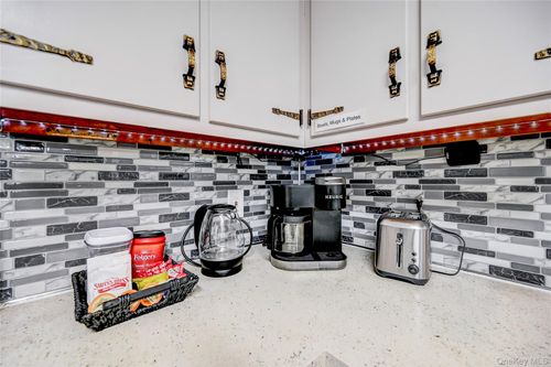 298 learn Learn Rd, Tannersville, PA, 18372-7928 | Card Image