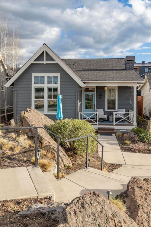 2735 Nw High Lakes Loop, Bend, OR, 97703-7329 | Card Image