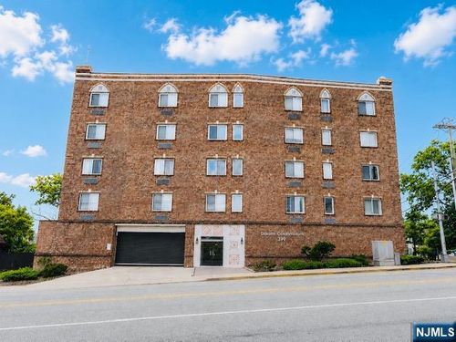 399 11th St, Palisades Park, NJ, 07650-2200 | Card Image