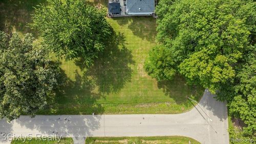 20223 Newman Dr, Brownstown Twp, MI, 48183-5032 | Card Image