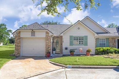 603 E Country Grove Circle, Townhouse with 2 bedrooms, 2 bathrooms and null parking in Pearland TX | Image 1