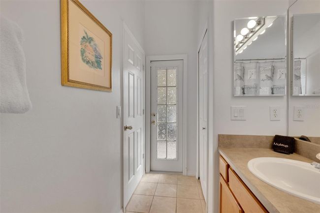 High Ceilings in the living area | Image 29