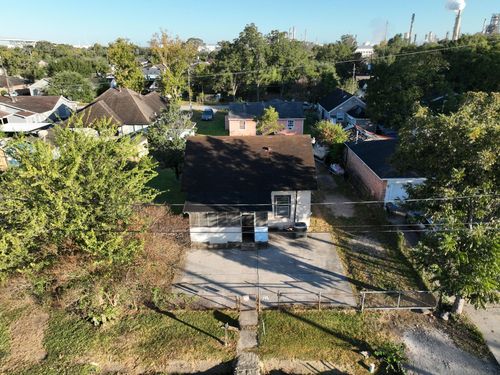 9429 E Avenue H, Houston, TX, 77012-2825 | Card Image