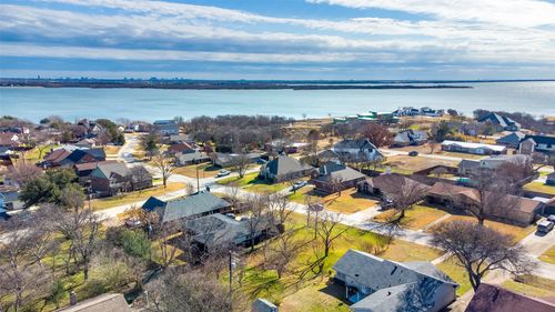 327 Peninsula Dr, Lakewood Village, TX, 75068-4322 | Card Image