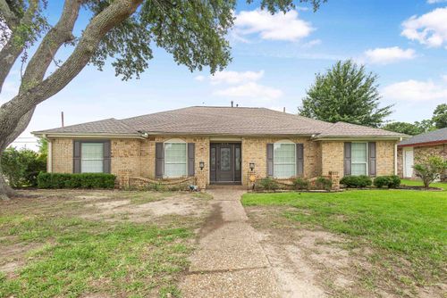 3015 Lawrence Ave, Nederland, TX, 77627-6741 | Card Image