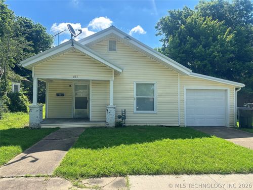 631 S Alabama Ave, Okmulgee, OK, 74447-7733 | Card Image