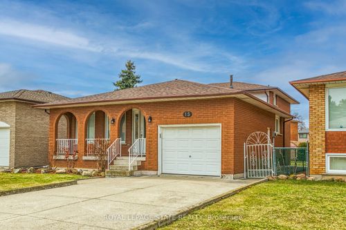 15 Fairington Cres, Hamilton, ON, L8E3N3 | Card Image