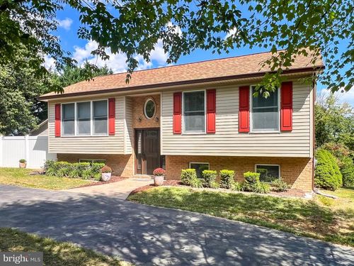 268 Kestrel Dr, FALLING WATERS, WV, 25419-3921 | Card Image