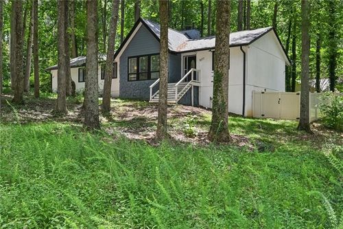 5077 Martindale Ln, Stone Mountain, GA, 30088-1218 | Card Image
