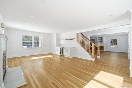 75 Centerport Rd, Greenlawn, NY, 11740-1006 | Card Image