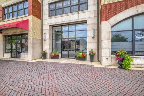 3b-10 E Burlington St, Riverside, IL, 60546-2644 | Card Image