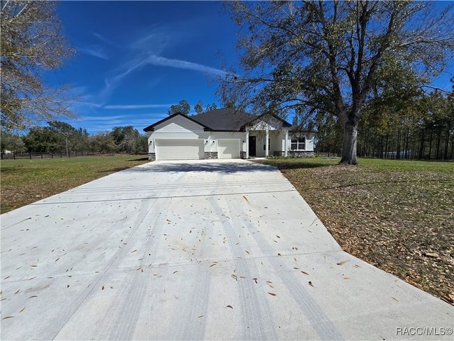 LARGE DRIVEWAY | Image 96