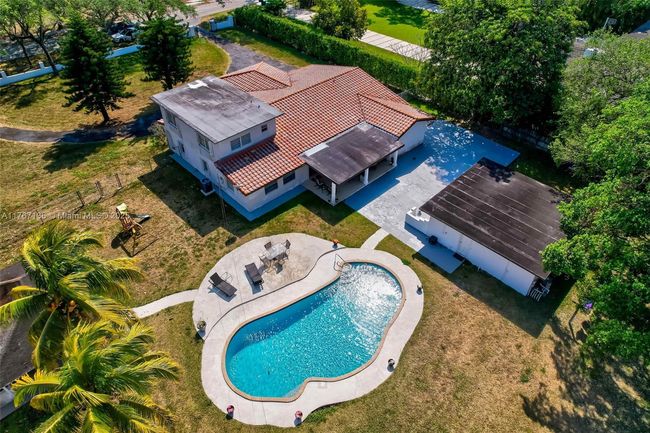 6835 Sw 112 Th St, House other with 4 bedrooms, 3 bathrooms and null parking in Pinecrest FL | Image 13