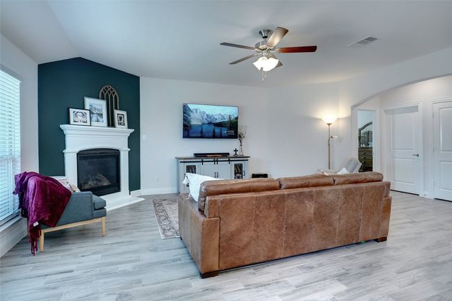 10809 Cobalt Dr, House other with 3 bedrooms, 2 bathrooms and null parking in Aubrey TX | Image 5