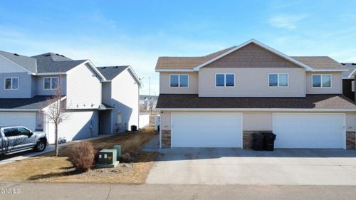 2454 Water Park Loop Se, Mandan, ND, 58554-5234 | Card Image