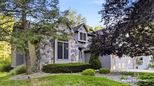 18121 Lovell Rd, Spring Lake, MI, 49456-2327 | Card Image