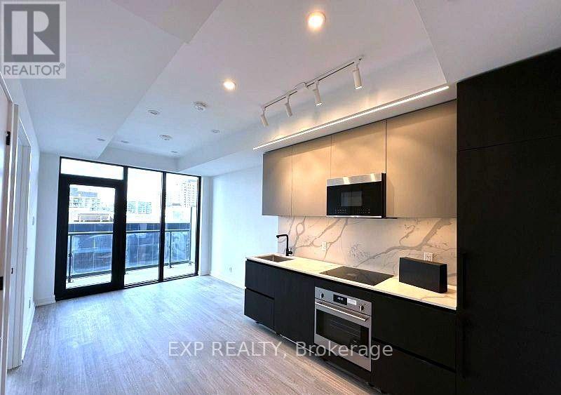 Residential Lease in Toronto (Bayview Village) 2