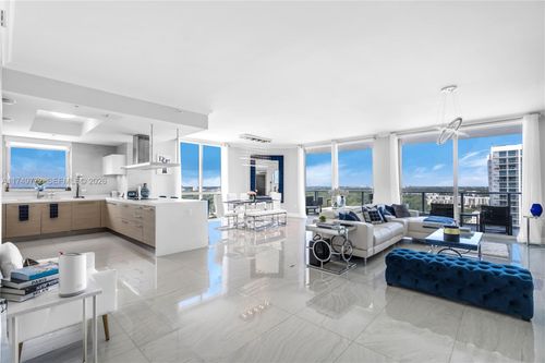 2001-17111 Biscayne Blvd, Aventura, FL, 33160-5180 | Card Image