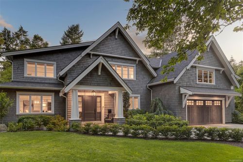 2571 Macdonald Dr W, Saanich, BC, V8N1X7 | Card Image