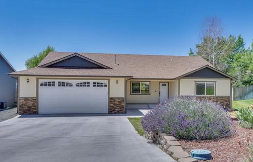 2852 Glacier Dr, Klamath Falls, OR, 97603-8590 | Card Image