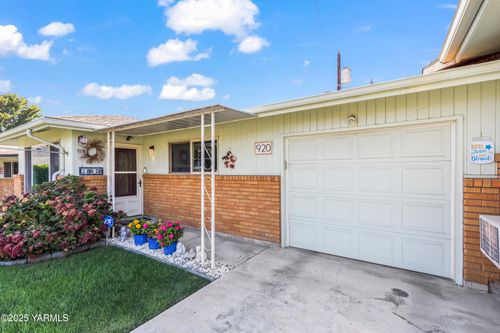 920 S 41st Ave, Yakima, WA, 98908-3812 | Card Image