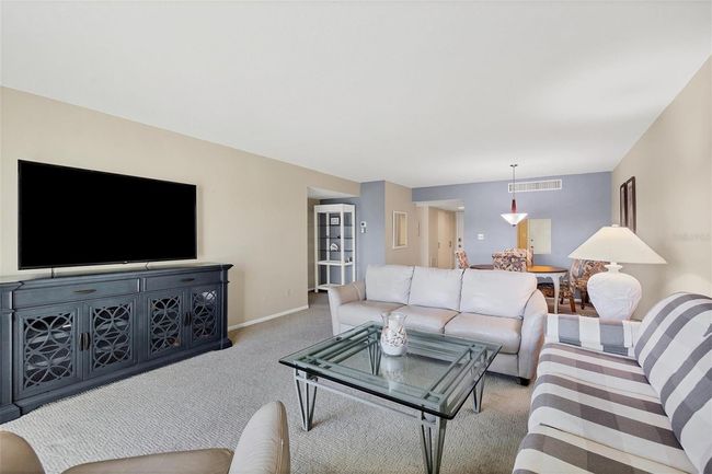 201 - 2100 Benjamin Franklin Dr, Condo with 2 bedrooms, 2 bathrooms and null parking in SARASOTA FL | Image 6