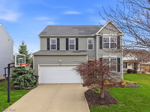 214 Gatwick Grove Cir, Wadsworth, OH, 44281-6207 | Card Image