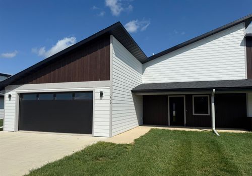 208 34th Ave W, Spencer, IA, 51301-2312 | Card Image