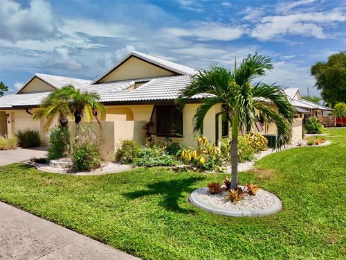 44 Sandstone Cir, VENICE, FL, 34293-6037 | Card Image