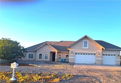 580 E Hickory St, Pahrump, NV, 89048-9172 | Card Image