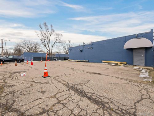 4933 E 7 Mile Rd, Detroit, MI, 48234-2243 | Card Image